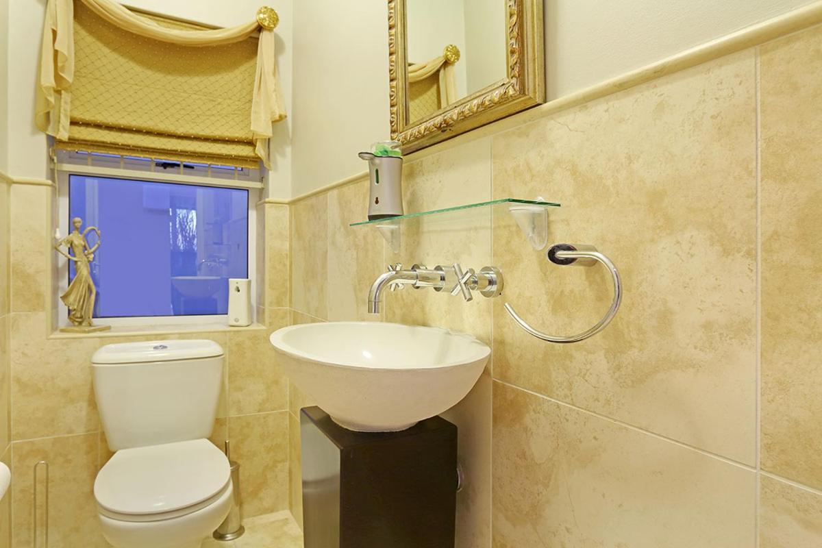 Bayview 30 By Hostagents Villa Bloubergstrand Bagian luar foto