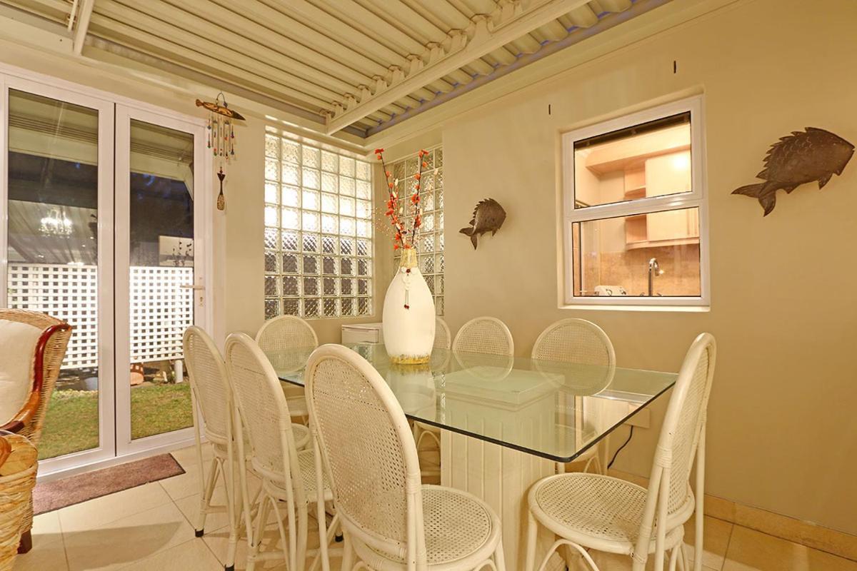 Bayview 30 By Hostagents Villa Bloubergstrand Bagian luar foto