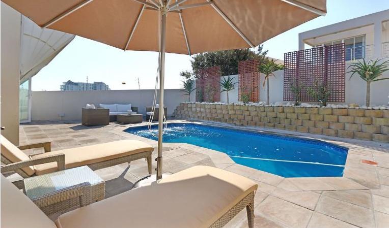 Bayview 30 By Hostagents Villa Bloubergstrand Bagian luar foto